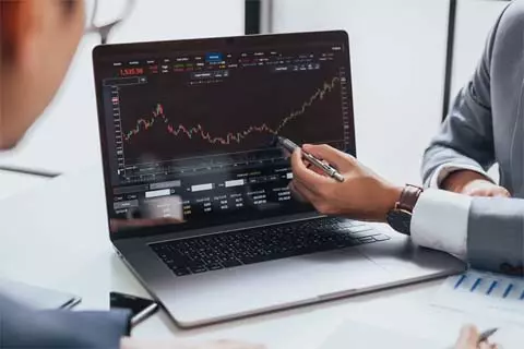 what trading platforms can I trade with in the UK
